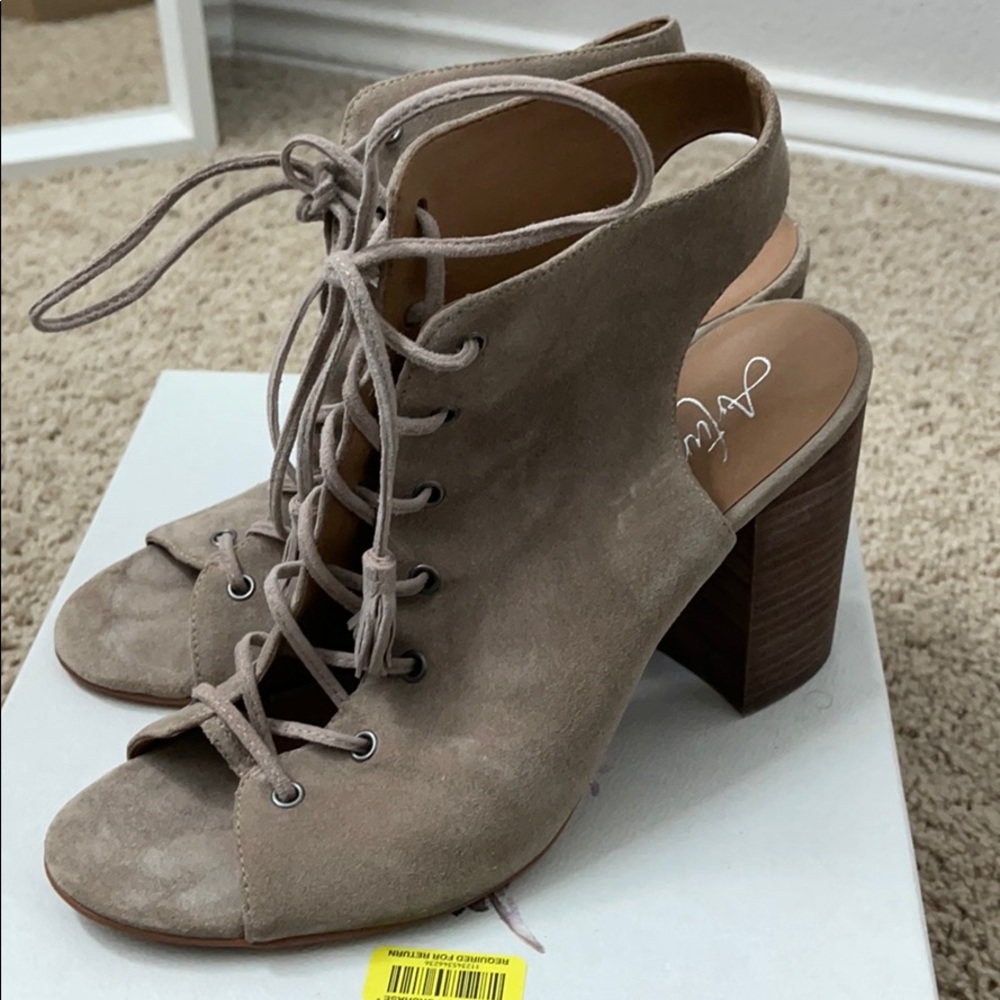 Arturo Chiang Chunky Heels